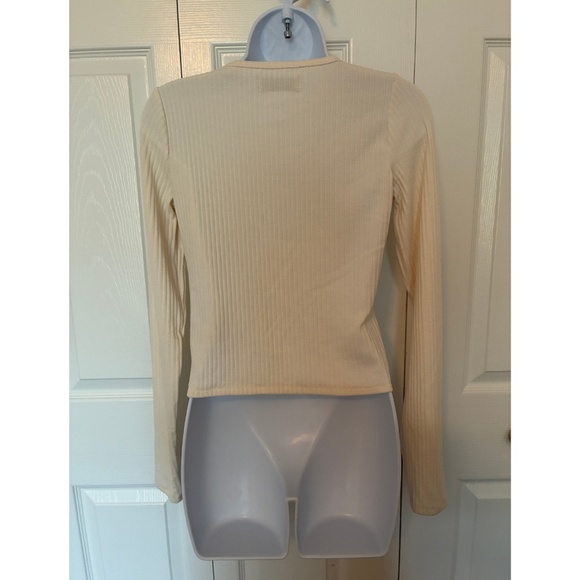 🤍 Cream Ribbed Cropped Cardigan – Size M, Excellent Condition, Stylish Knit - Picture 5 of 7